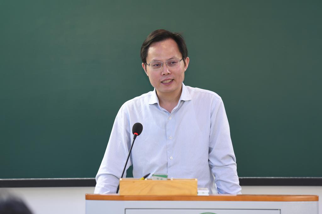 杨少波副校长讲话(记者 刘涛 摄) 杨少波副校长讲话(记者 刘涛 摄)