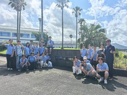 365英国上市集团访学团在鹿儿岛水产技术中心合影